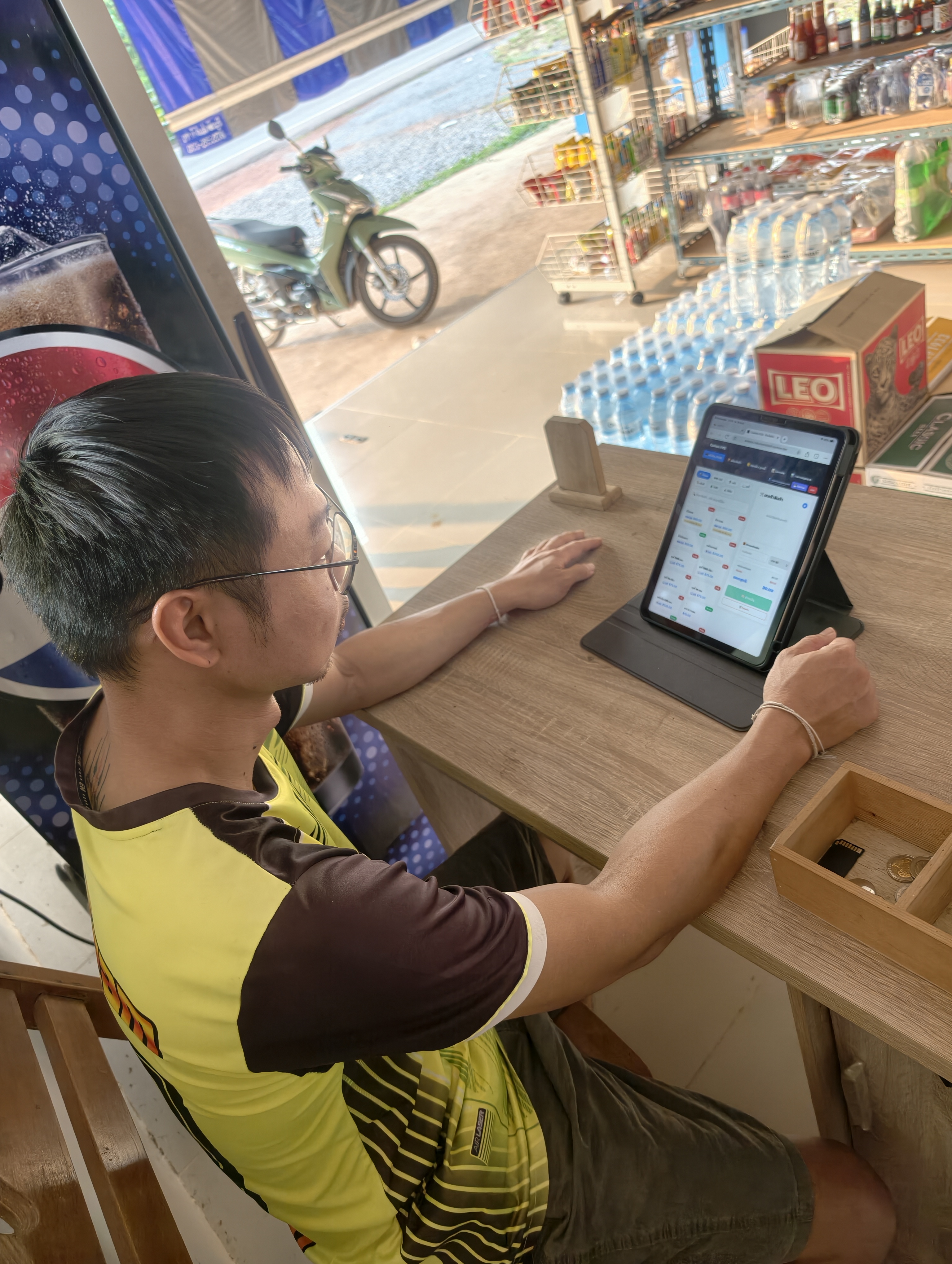 เจ้าของร้านโชว์ห่วยใช้งาน Custom POS บนแท็บเล็ตจริง