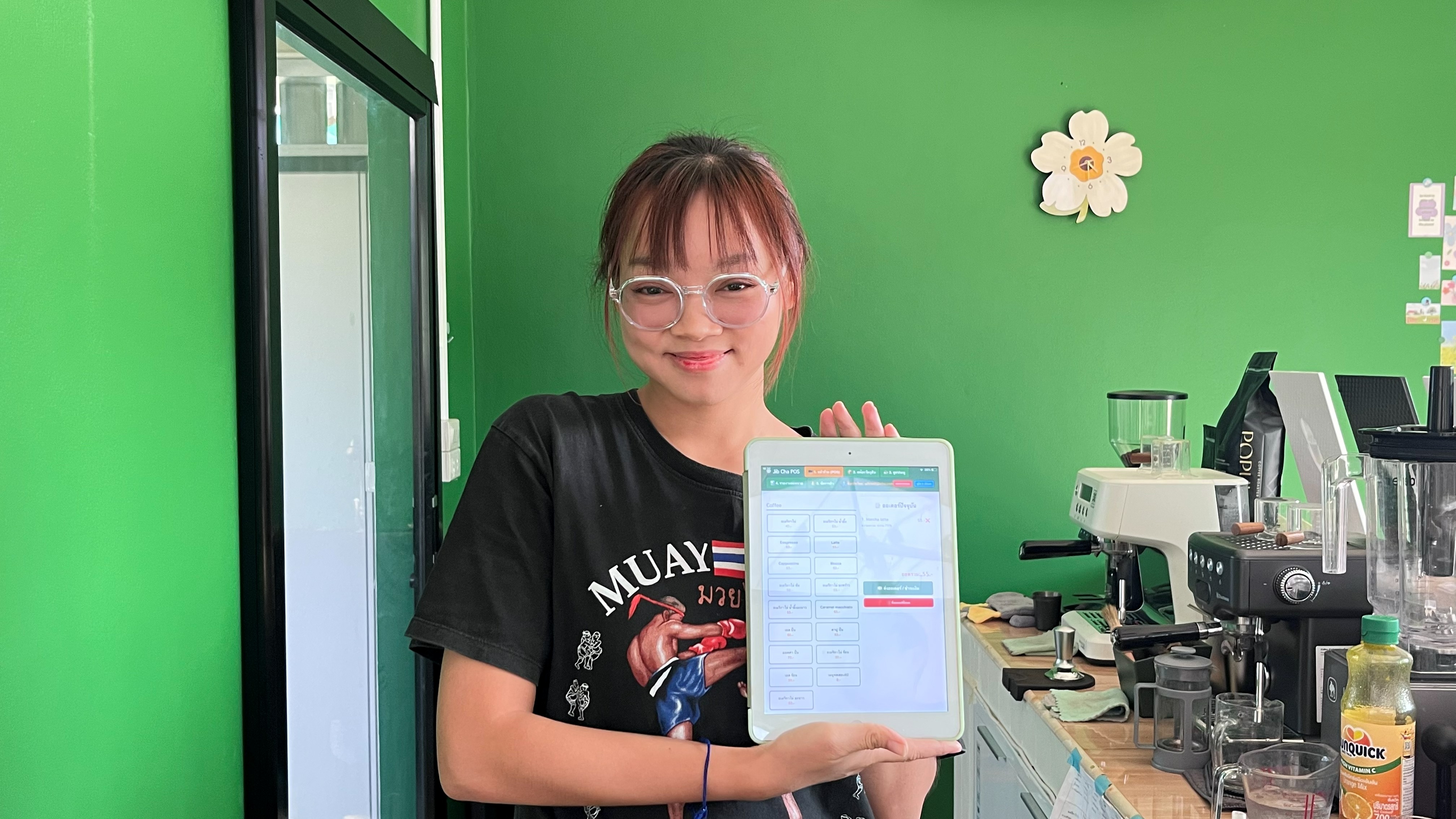 เจ้าของร้านใช้งาน Custom POS ในร้านขายของชำจริง